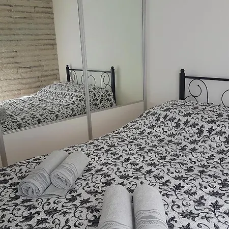 Tonka Apartment *